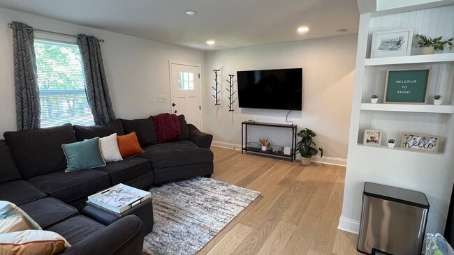 Photo - 3918 Greenleaf Ave