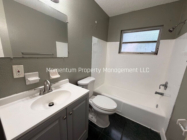 Photo - 10401 N 11th St