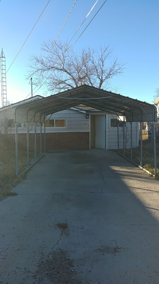 Photo - 300 Avenue C1 House