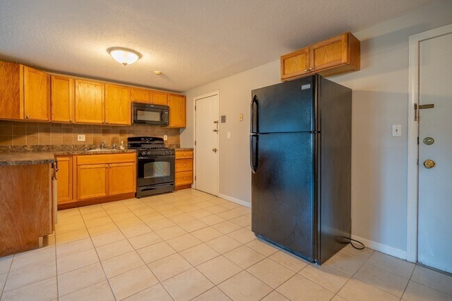 Photo - 424 Great Rd Unit 4