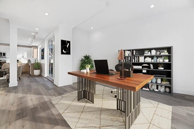 2454 E 15th St Unit 1B