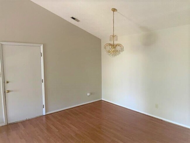 1870 Tryon Dr Unit 6