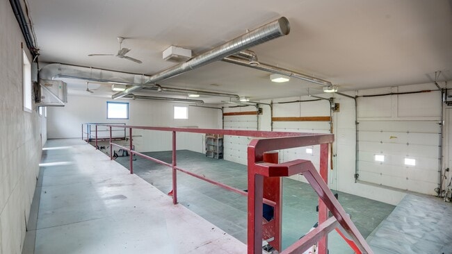 Photo - 650 St Annes Rd