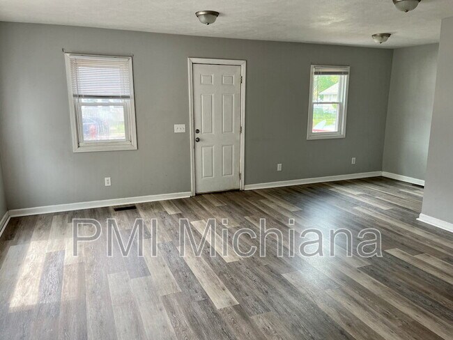 Photo - 606 Meridian St