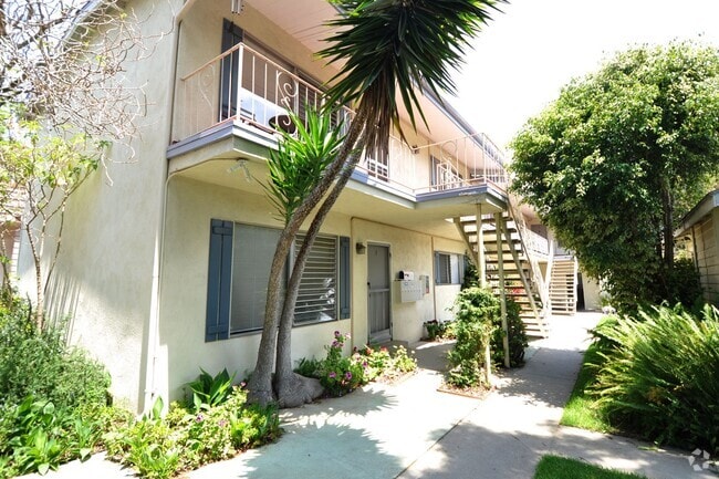 Building Photo - 121 W Arrellaga St Unit 004 Rental