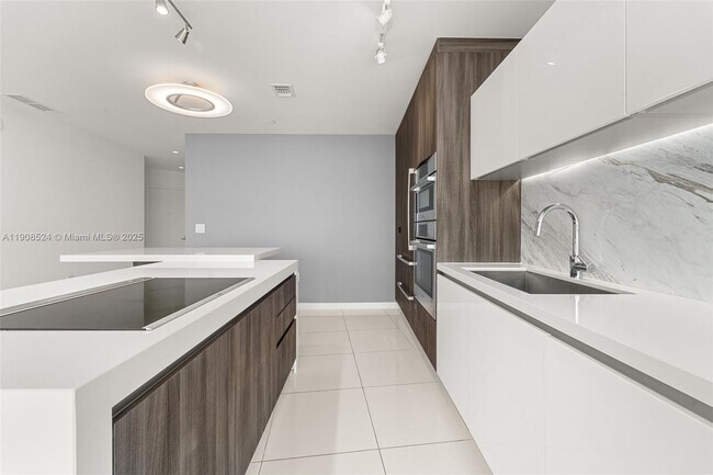 Photo - 851 NE 1st Ave Unit 4510