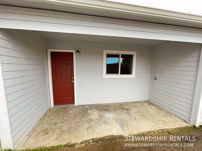 Photo - 325½ Schooling St.-