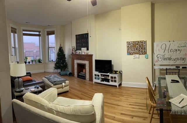 Photo - 1117 W Belmont Ave Unit 2