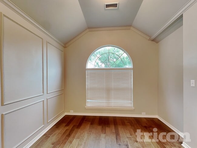 Photo - 219 Hartley Ln