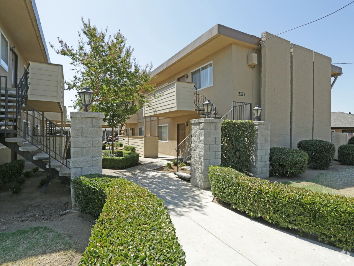 Photo - 2171-2189 E Shaw Ave