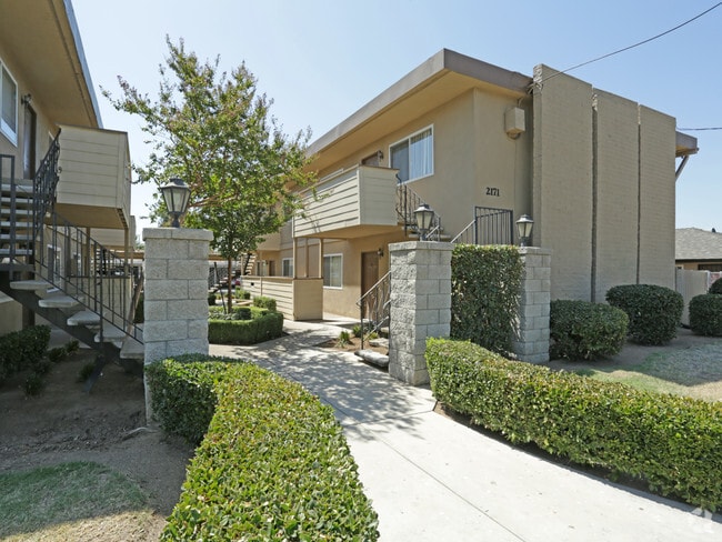 2171-2189 E Shaw Ave