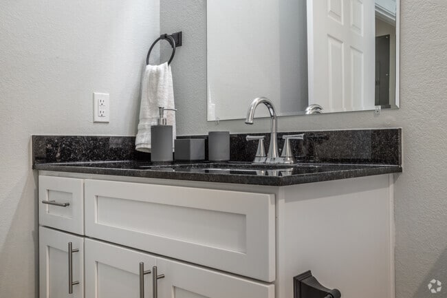 2BR, 2BA - 964 SF
