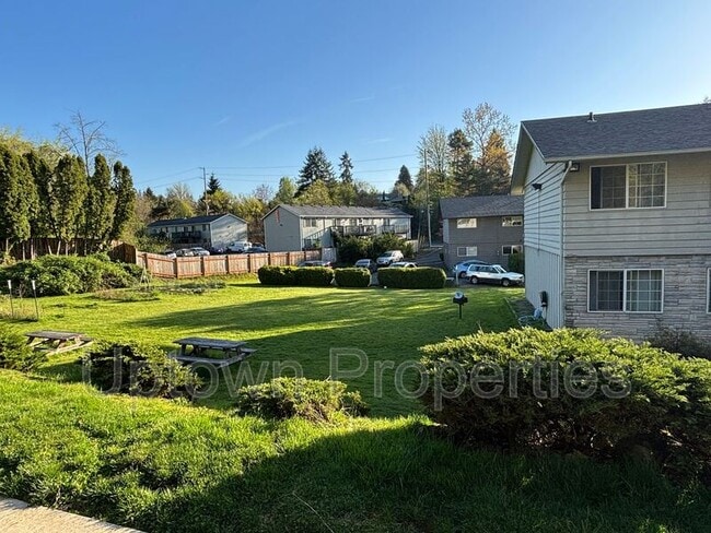 Building Photo - 1420 SW Bertha Blvd