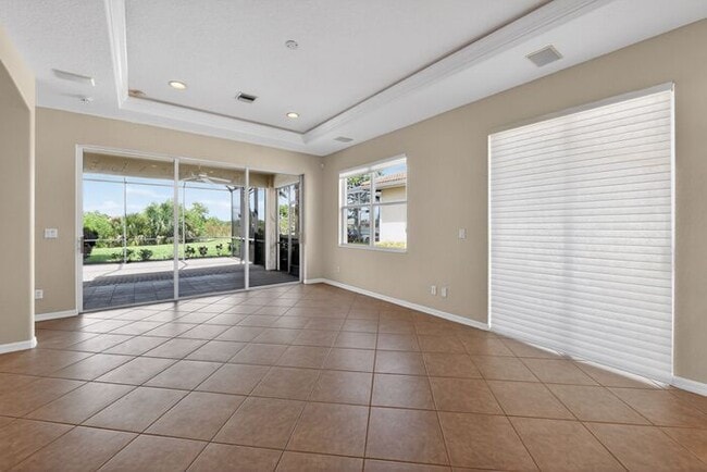 Photo - 118 Padova Way