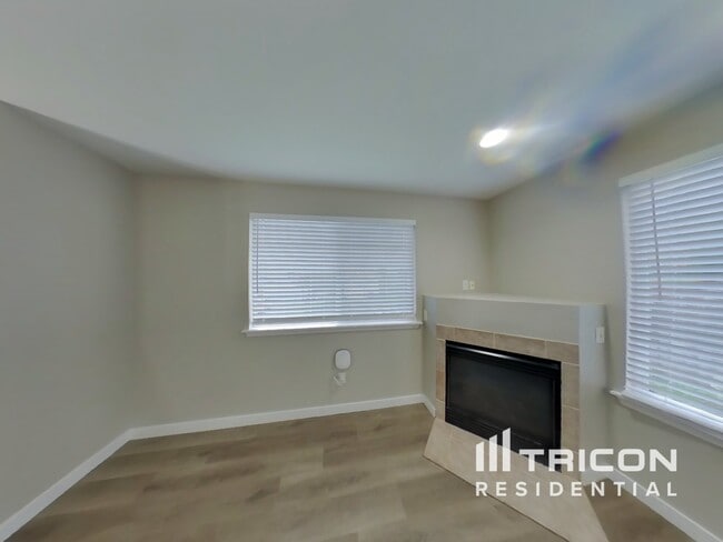 Photo - 217 81st Dr SE