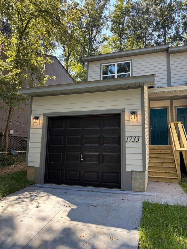 Photo - 1733 Beechwood Cir S