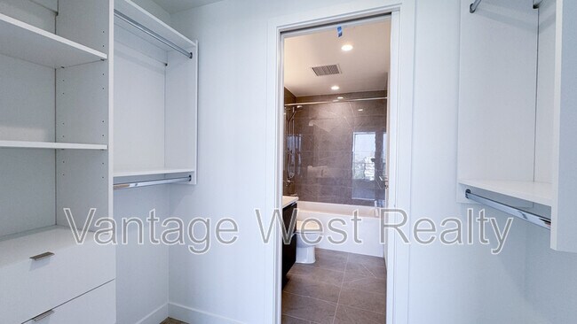 Photo - 1626-1626 Water St