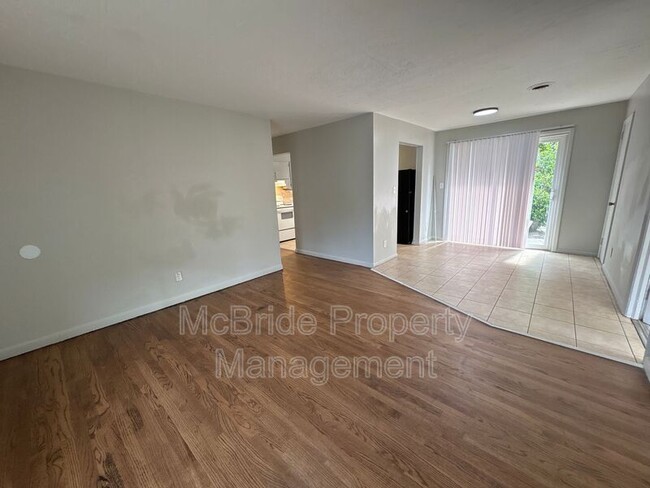 Photo - 1437 Ridgewood Dr