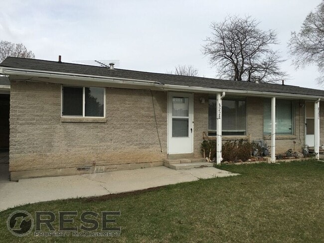 Building Photo - West Jordan Duplex w carport AVAILABLE NOW!!