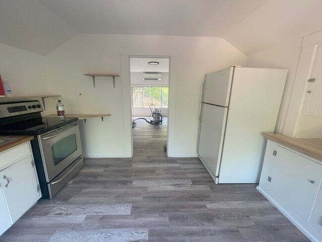 Photo - 907 NE Winchester St Unit Winchester