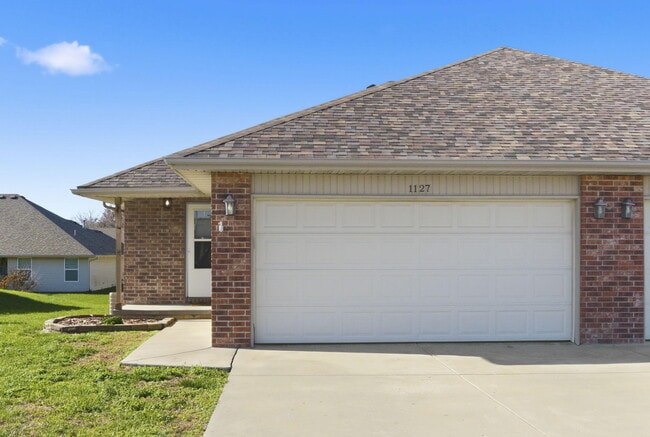 Photo - 1127 N Northwood Ave