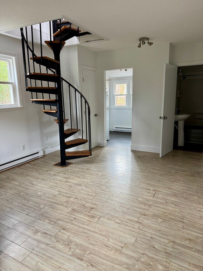 Photo - 100 Main St Unidad Carriage House