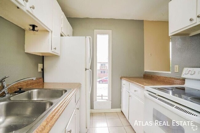 Building Photo - 4245 Loomis Ave Unit 3 Rental