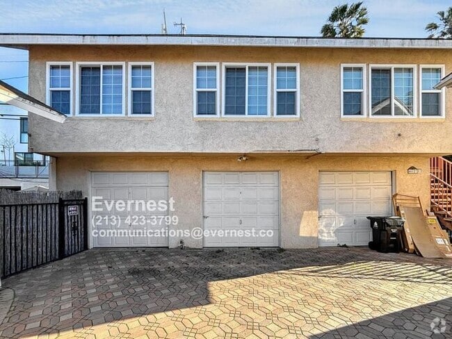 Building Photo - Charming 2-Bedroom Home with Garage and Ba...