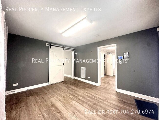 Photo - 2800 Eastway Dr