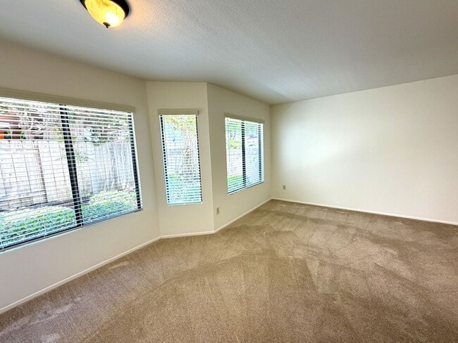 Photo - 2060 Coolngreen Ln