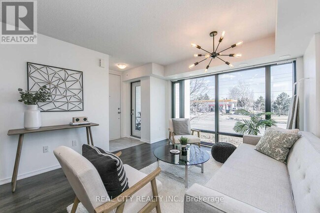 Photo - 142 Widdicombe Hill Blvd