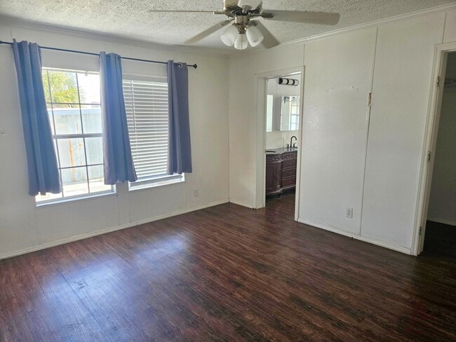 5917 14th St W