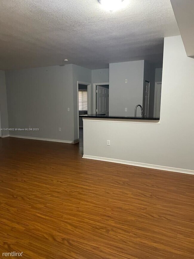 Photo - 2 br, 2 bath Condo - 2516 Centergate Dr