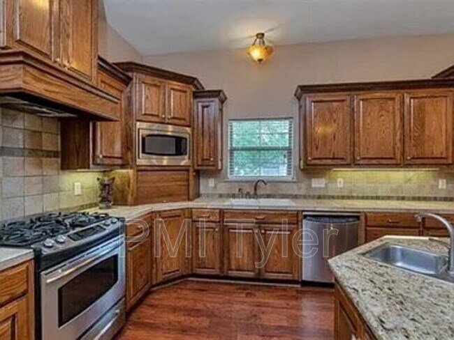 Photo - 2 Baylee Dr