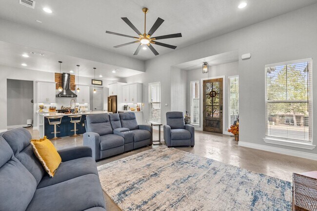 Photo - 96 Primrose Ln