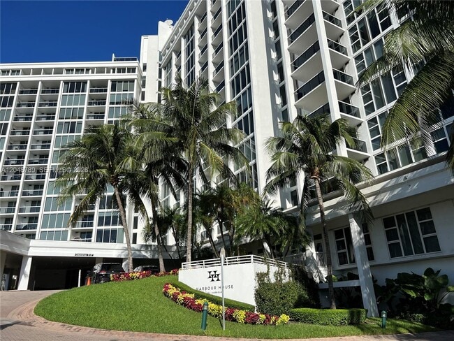 Building Photo - 10275 Collins Ave Unit 112