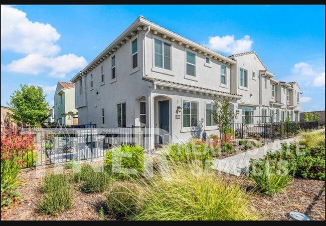 Photo - 5301 E Commerce Way Unit #56101