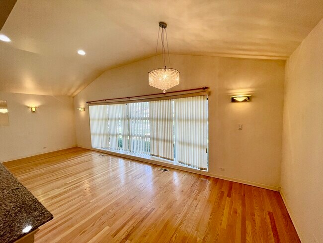 Photo - 4825 Sherwin Ave