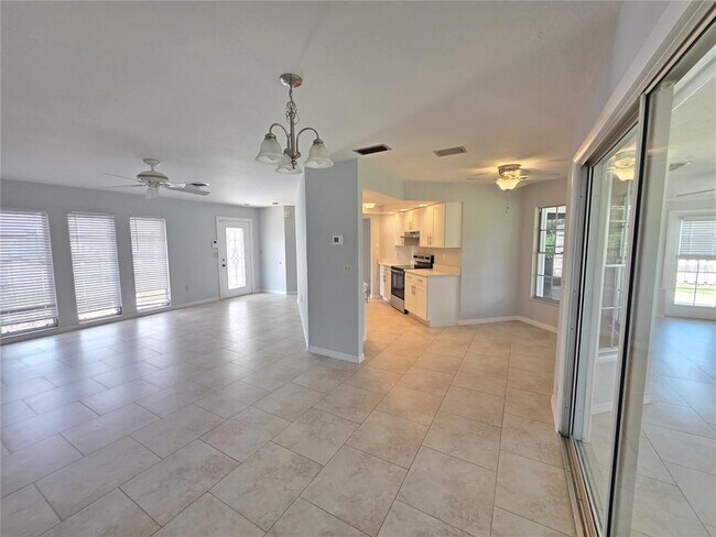 Photo - 1379 Cambridge Dr