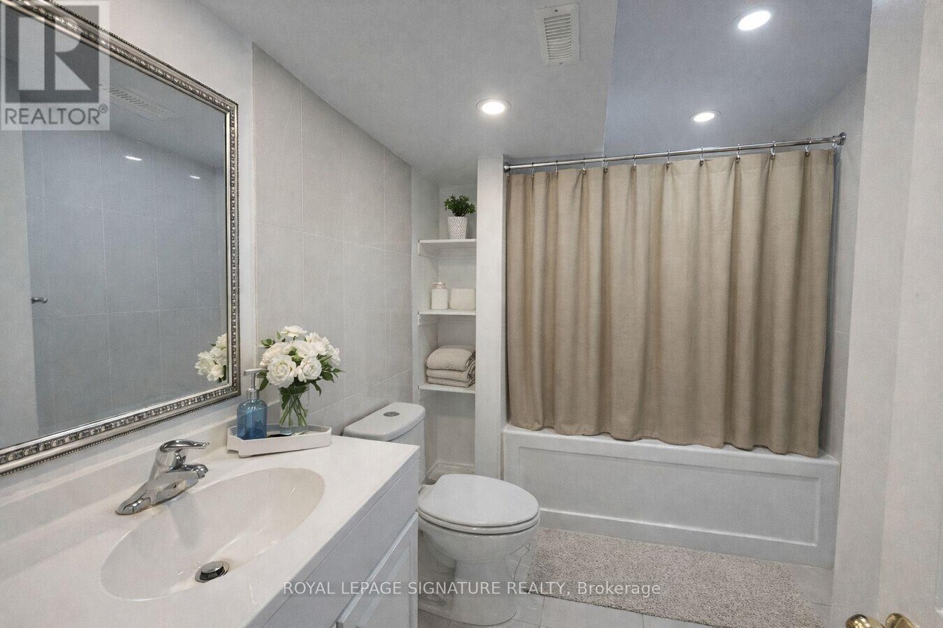 Photo - 38 Meandering Trail