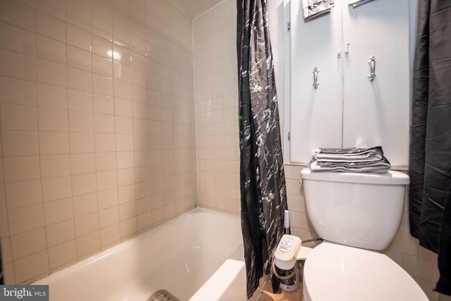 Photo - 913 W Lombard St