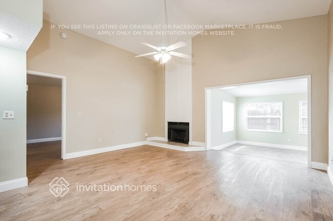 Photo - 701 Lakeside Pl