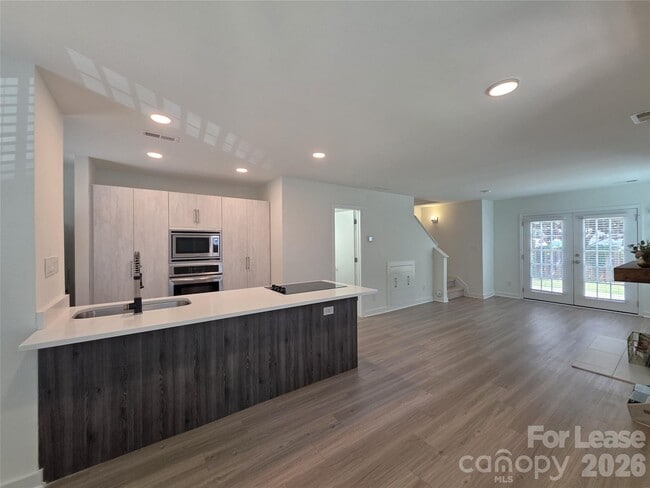 Building Photo - 1525 Briar Creek Rd