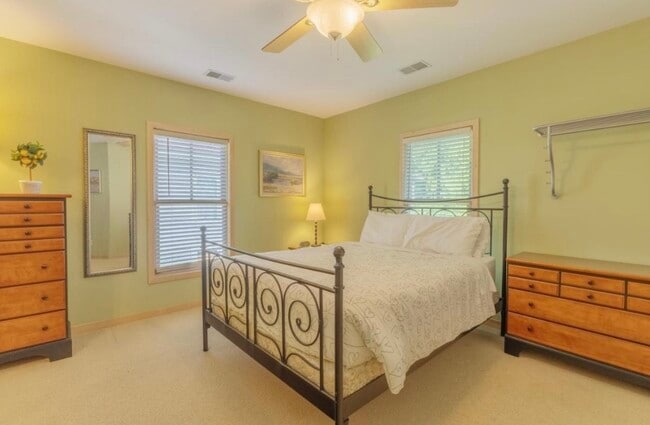 Building Photo - 98 W Center St