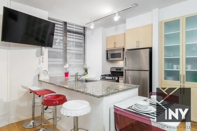 126 Pearl St Unit 21R