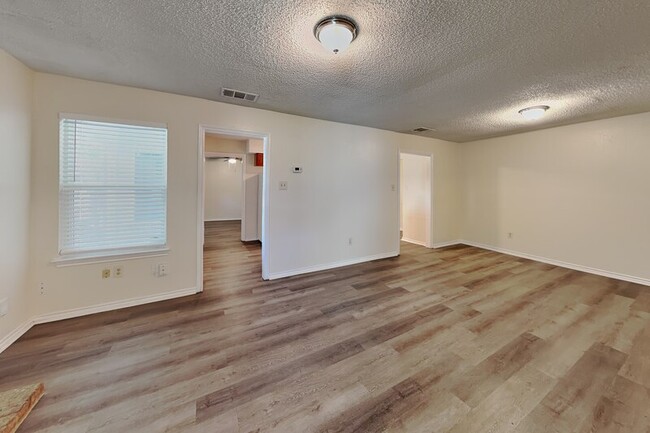 Photo - 3405 Republic Dr