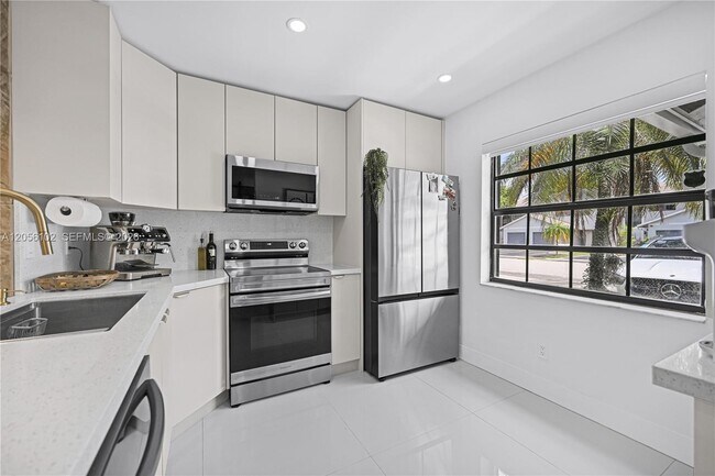 Photo - 10372 NW 3rd St