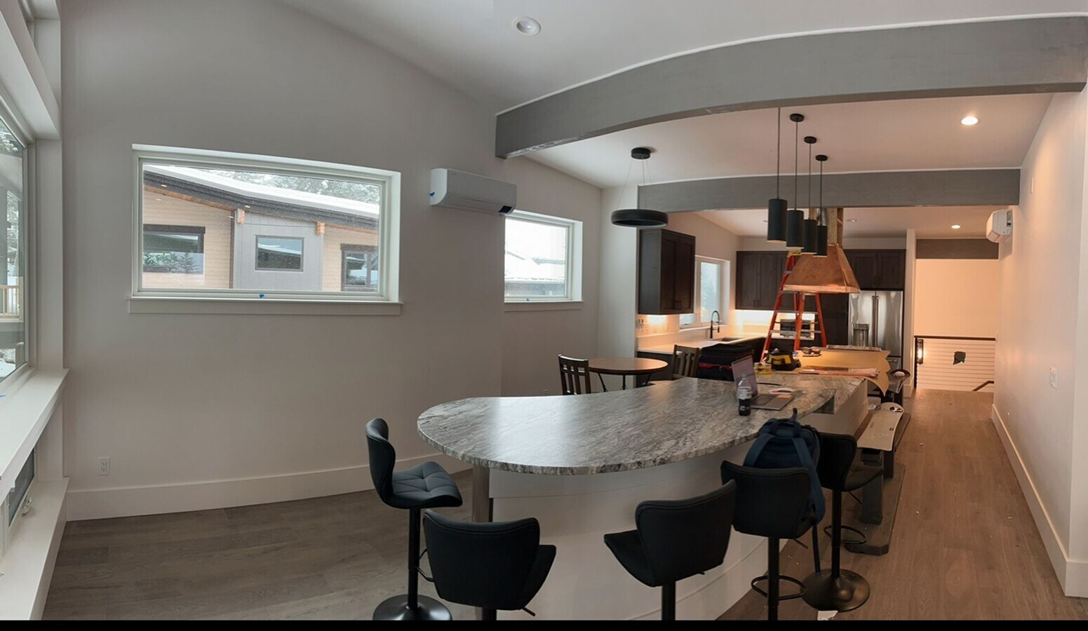 LARGE HIGH END 5 BED CONDO W/ 2 CAR GARAGE - LARGE HIGH END 5 BED CONDO W/ 2 CAR GARAGE