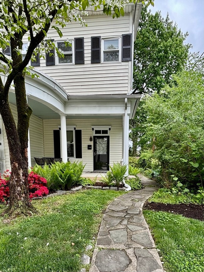Photo - 411 E Main St