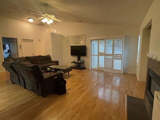 Photo - Fantastic East Davis 3 bedroom available for summer move in!